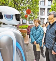“比人还会聊天，嘴巴好甜哦！” 福利院来了情感陪护机器人 ...