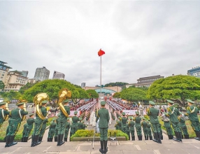 重庆人民广场举行元旦升国旗仪式