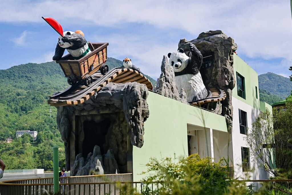 原舍嘿矿熊猫民宿。熊桂伟 摄