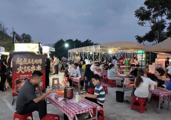 奉节夜经济充满烟火气。奉节县融媒体中心供图